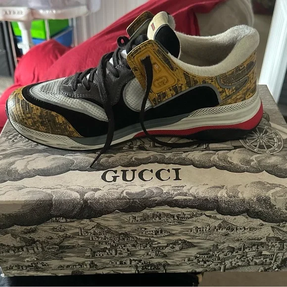 Gucci size 10 . Barely Worn. Comes with Box Gucci size 10 . Barely Worn. Comes with Box - thefablabs.dk main image 3
